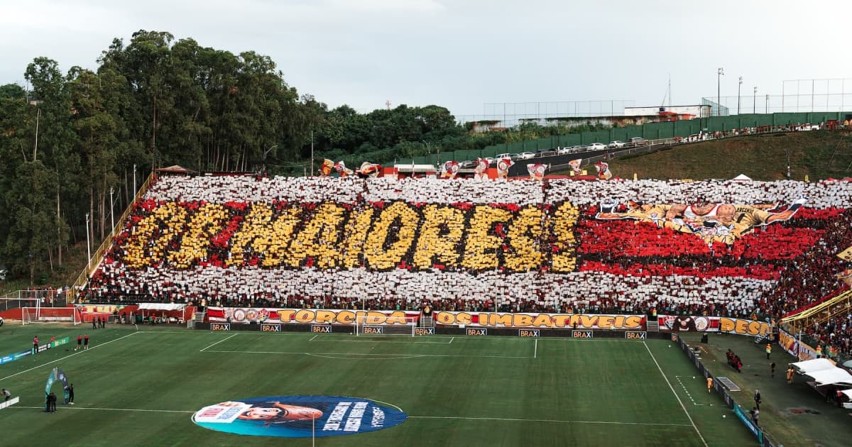 Torcida do Vitória nas arquibancadas do Barradão durante jogo da Série A