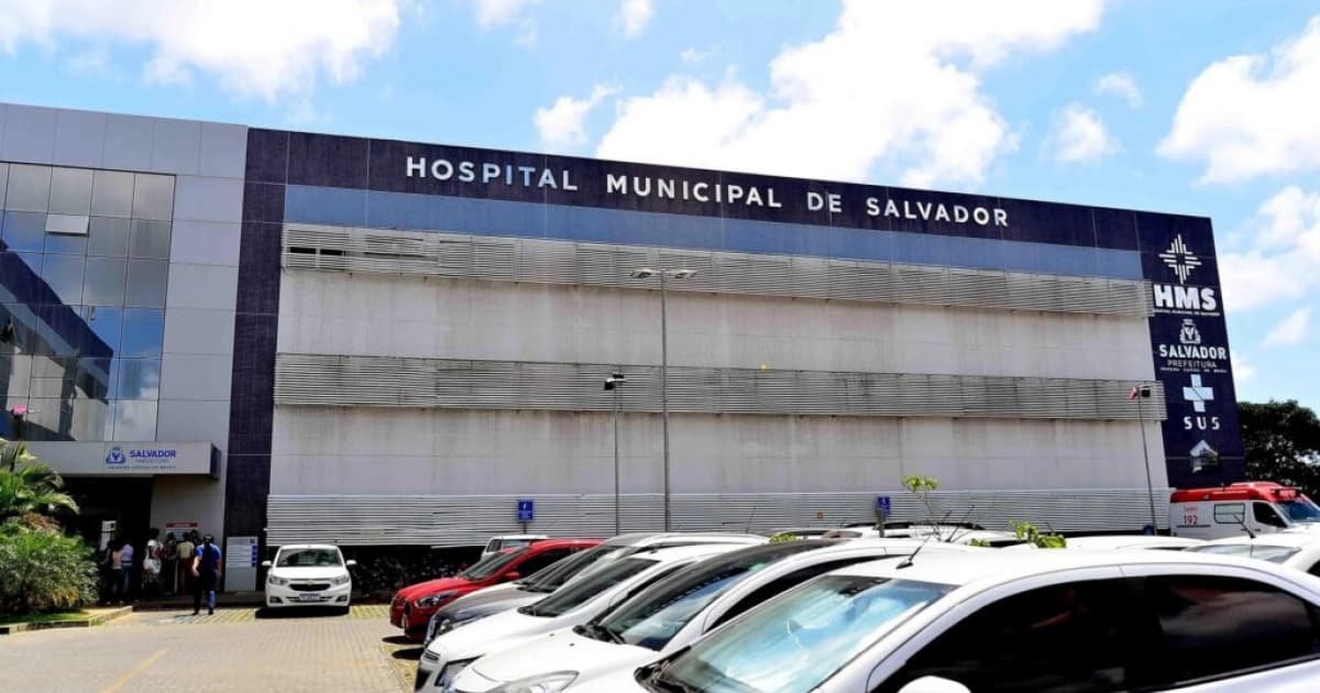 Criança sendo atendida em hospital pediátrico do SUS na Bahia