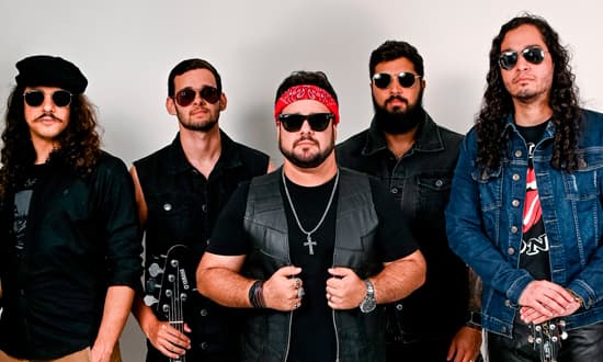 Público curtindo show de rock nas praças de alimentação do RioMar Aracaju durante o Rock in RioMar 2026