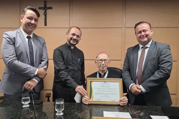 Dom Hildebrando Mendes Costa durante homenagem na Câmara Municipal de Arapiraca em seu centenário