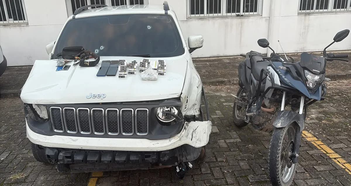 Viaturas da Polícia Militar de Alagoas em ocorrência no bairro Cidade Universitária, Maceió