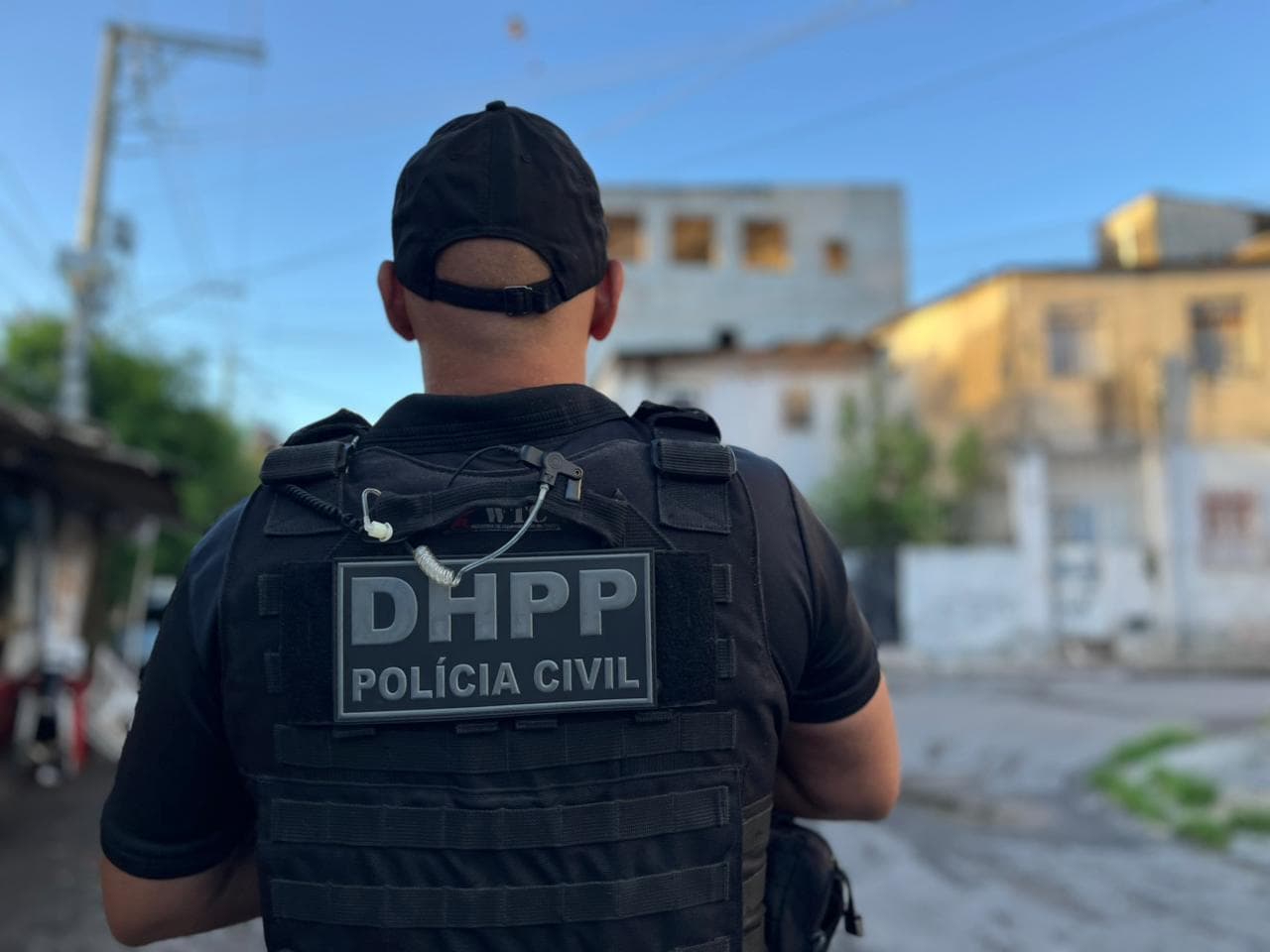 Viatura da Polícia Civil da Bahia em ação no bairro de Plataforma, Salvador