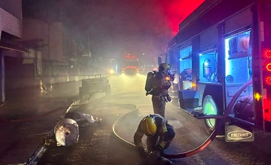 Incêndio em ferro-velho no bairro Moisés Gomes, em Barra dos Coqueiros (SE)
