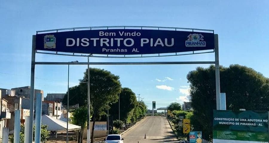 Rodovia AL-220 no Sertão de Alagoas, trecho próximo a Piranhas