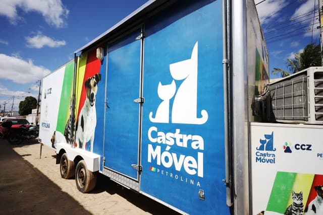 Castramóvel da Prefeitura de Petrolina realizando castrações de cães e gatos na FACAPE