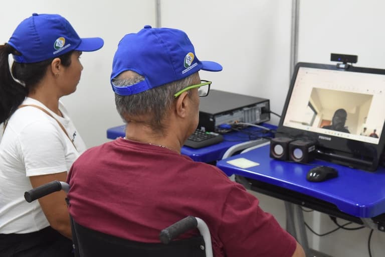 Agência da Previdência Social com segurados aguardando atendimento de perícia médica do INSS