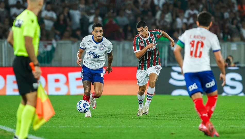 Torcida do Bahia no Maracanã durante amistoso contra o Fluminense