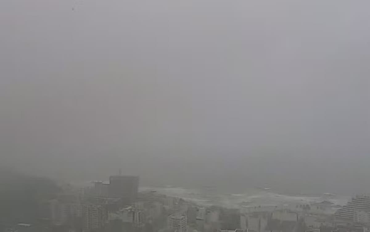 Céu nublado com chuva sobre Salvador, Bahia