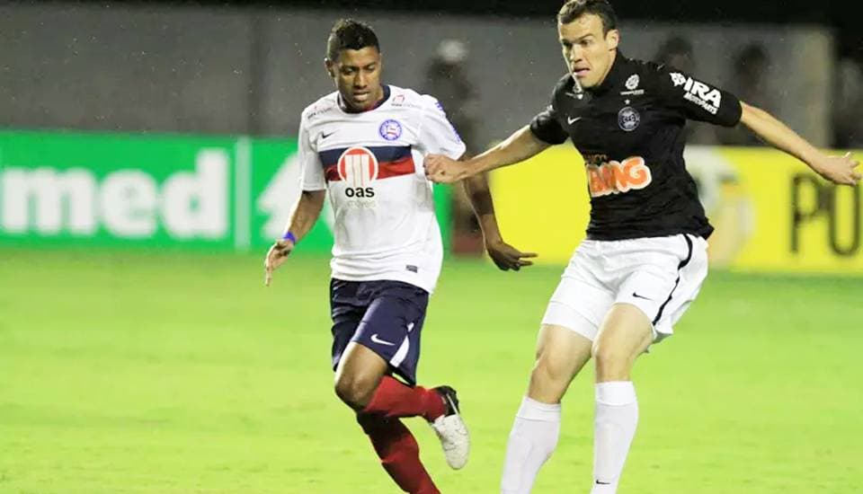 Ex-volante Kléberson, pentacampeão mundial e ex-jogador do Bahia, durante sua trajetória no futebol brasileiro