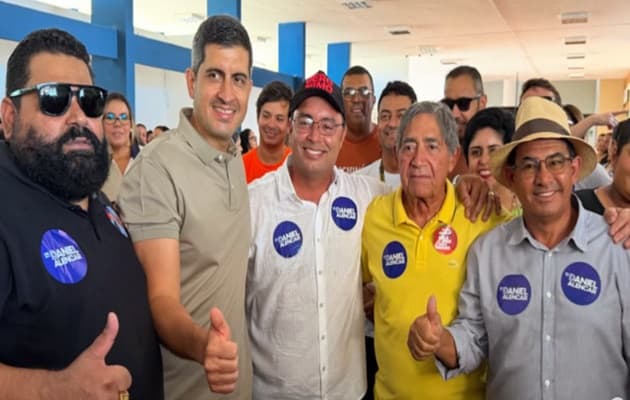 Prefeito Mário Galinho e o presidente da Câmara Zé de Abel recebem o pré-candidato Daniel Alencar em Paulo Afonso