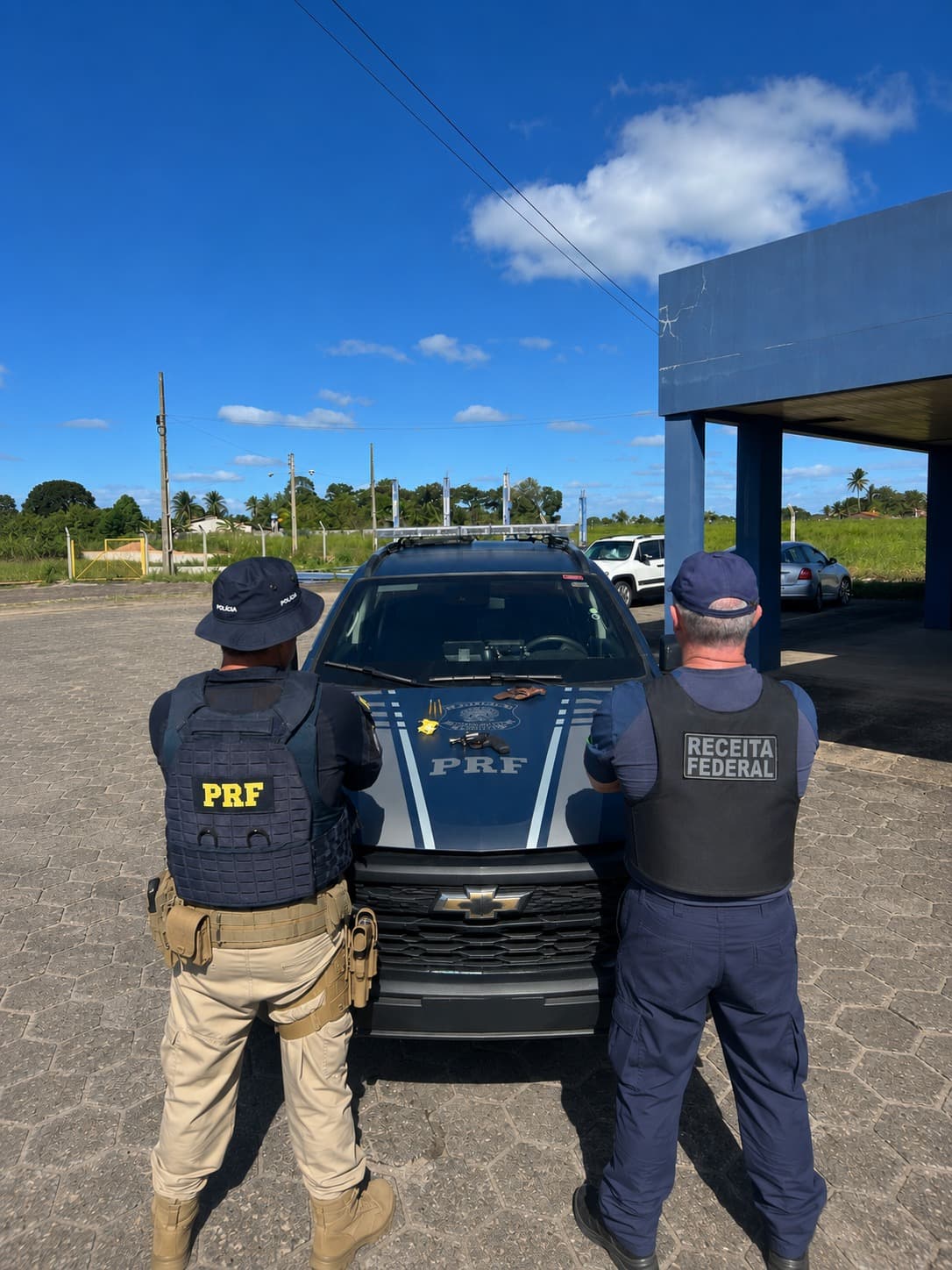 Revólver calibre 38 e munições apreendidos pela PRF em Alagoas