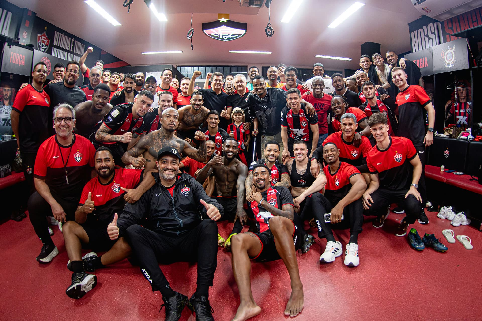 Jogadores do Esporte Clube Vitória em campo durante partida do Campeonato Brasileiro Série A 2026