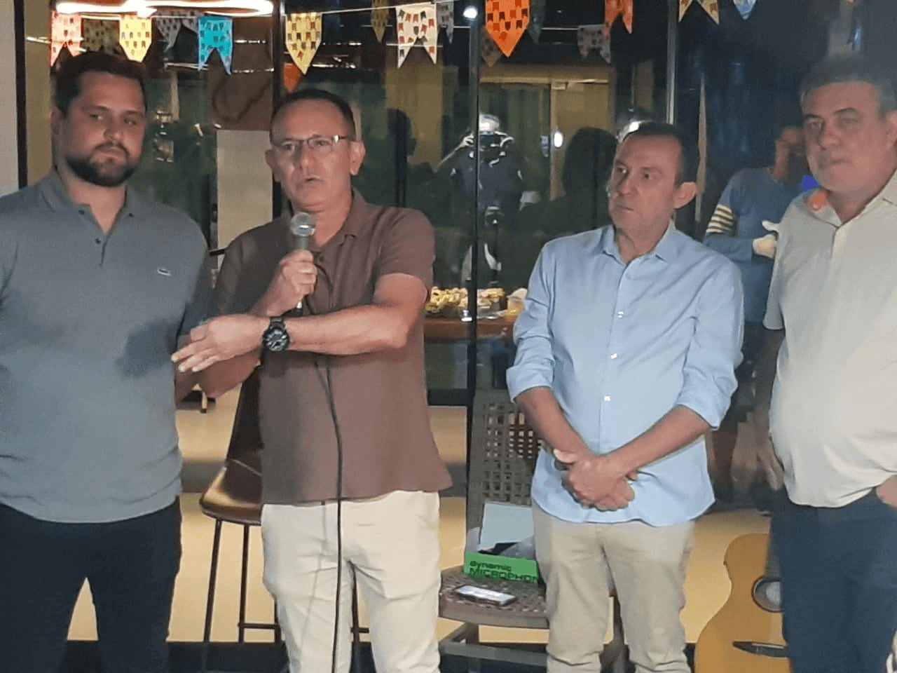 Neto Coelho reúne lideranças em confraternização e reforça discurso de diálogo político