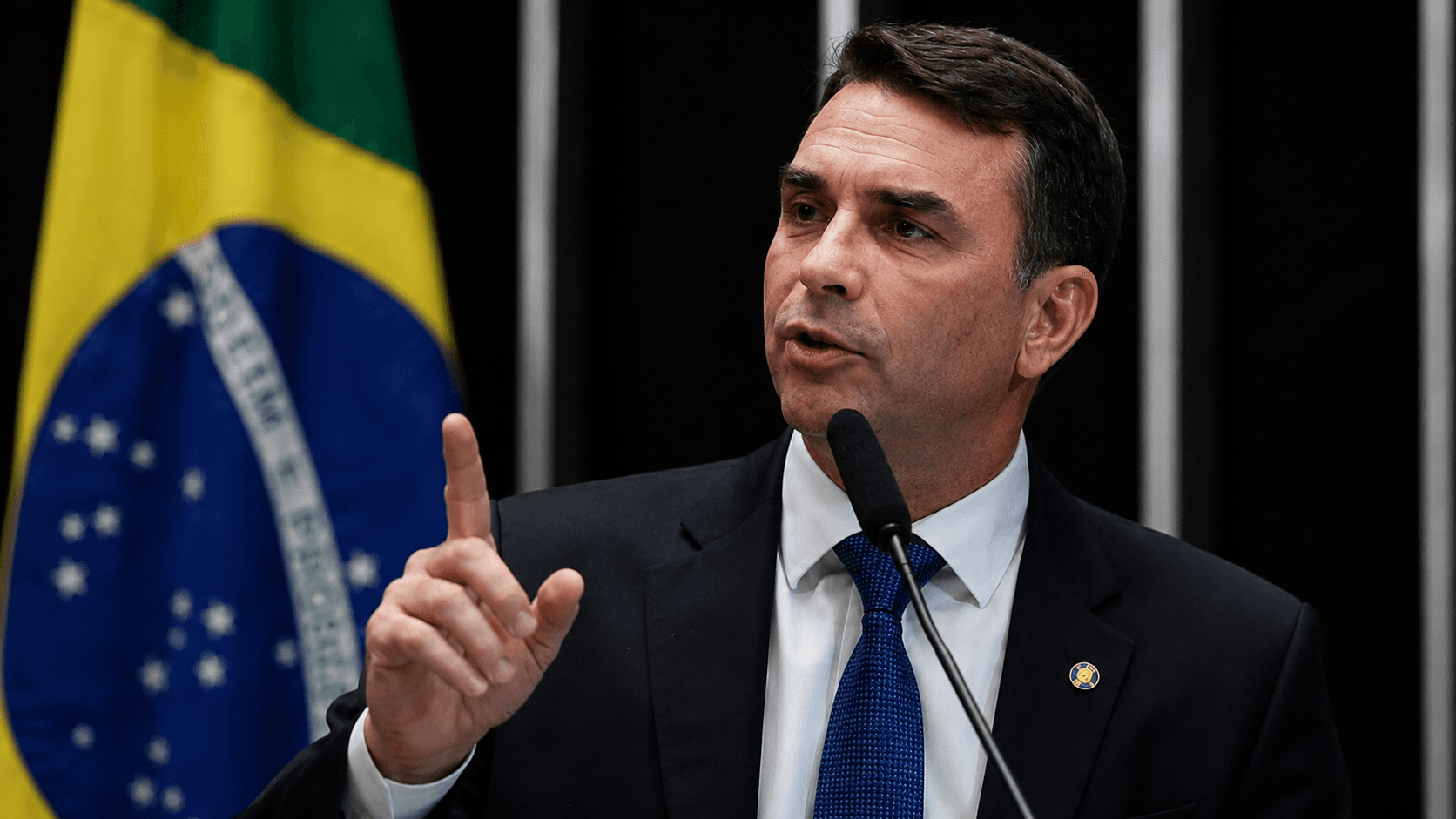 "Cadê o Lulinha?": Flávio Bolsonaro ataca PF em evento no Ceará