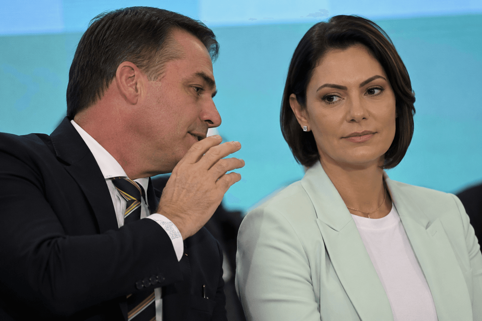 Flávio expõe racha com Michelle e diz o que faria se ela não fosse mulher de Bolsonaro