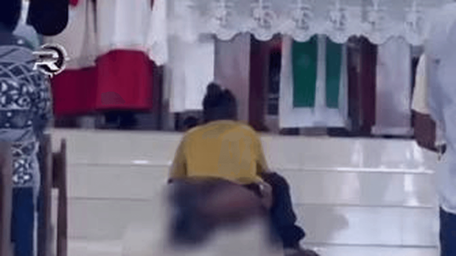 Jeremoabo: paróquia comenta vídeo de homem fazendo necessidades fisiológicas na missa