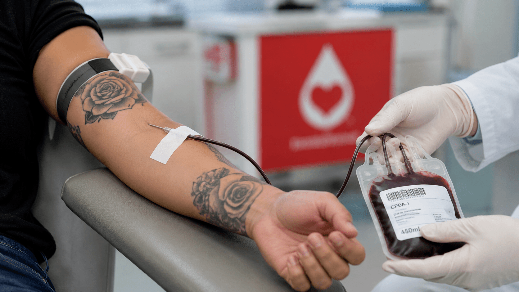 Doação de sangue: prazo cai para tatuagem, piercing e maiores de 70