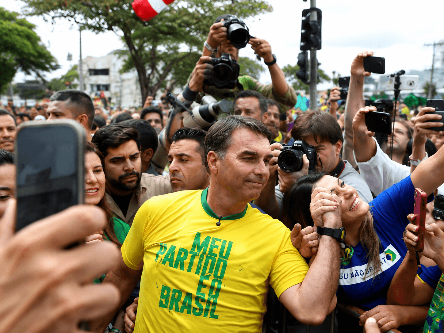 Flávio Bolsonaro amplia segurança após mais de 1.800 ameaças de morte