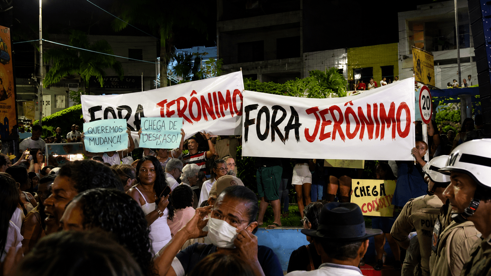 Cícero Dantas: procissão da padroeira tem gritos de "Fora, Jerônimo"