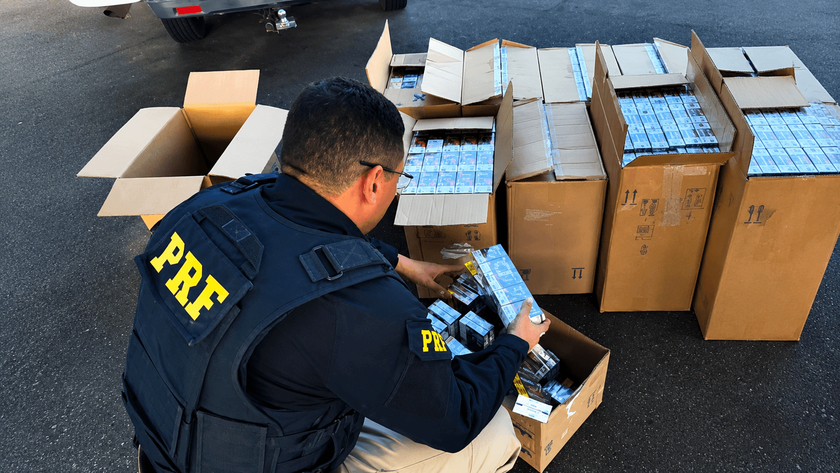 Operação da PRF prende 19 pessoas e apreende medicamentos, cigarros e produtos irregulares na Bahia