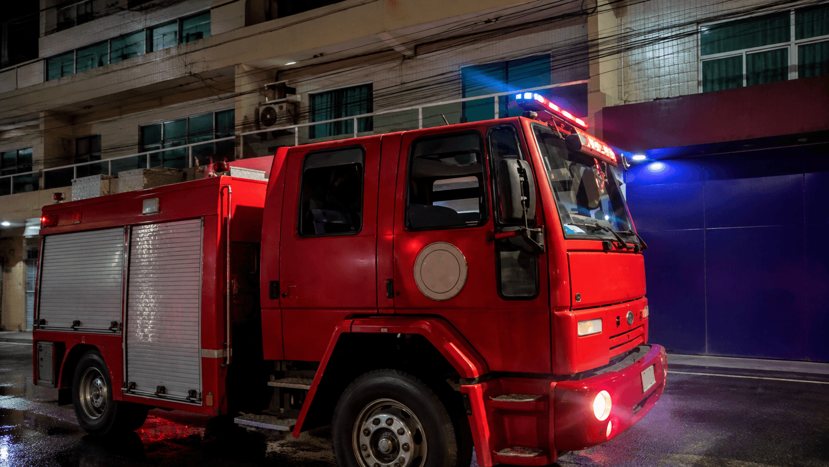 Incêndio atinge estabelecimento comercial na Avenida Getúlio Vargas, em Paulo Afonso