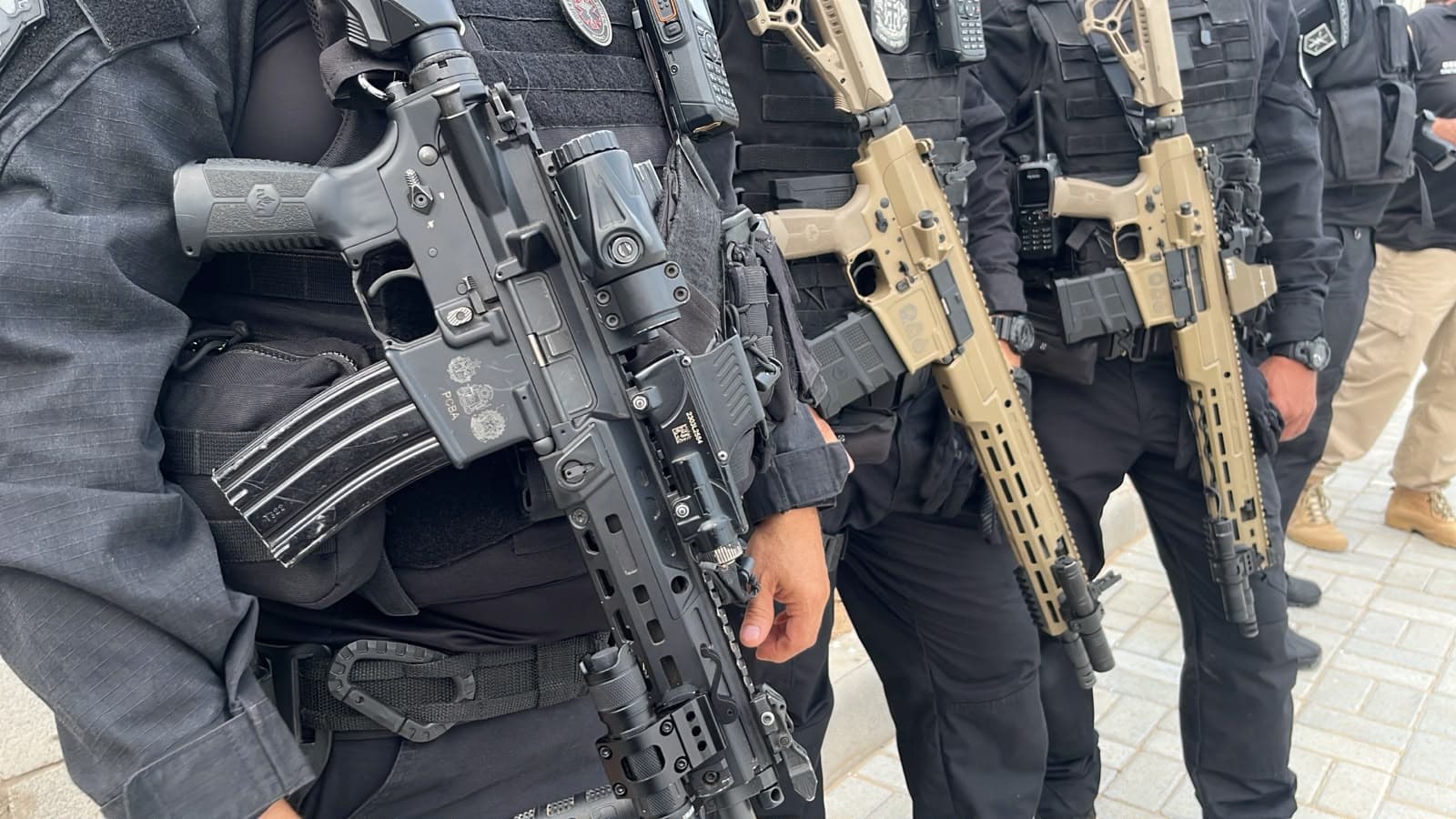 Viatura policial em operação de captura de foragido