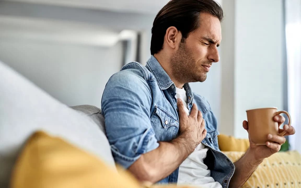 Ilustração de coração humano representando insuficiência cardíaca e saúde cardiovascular