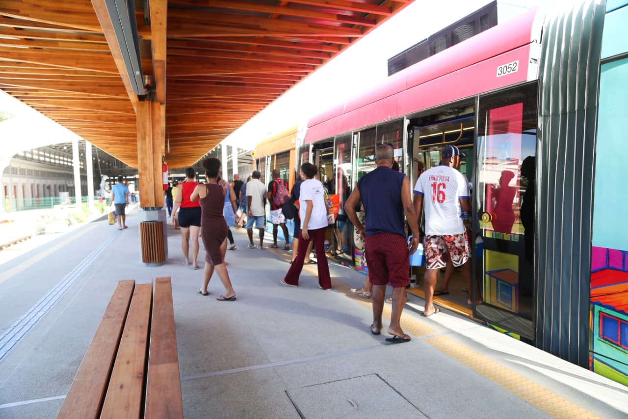VLT de Salvador em operação assistida na Estação Calçada, Cidade Baixa
