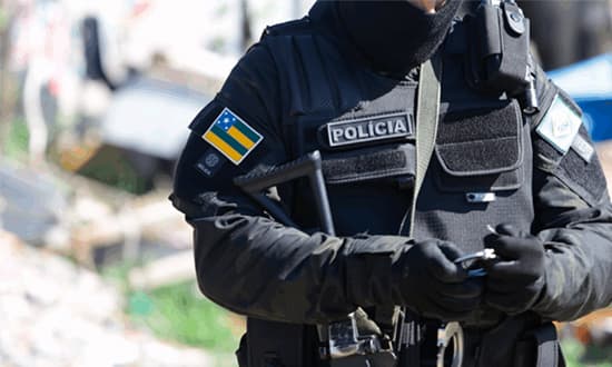 Viatura da Polícia Civil de Sergipe em operação de cumprimento de mandado de prisão