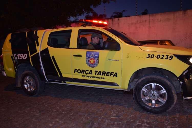 Viatura da Polícia Militar da Bahia em atendimento de ocorrência noturna