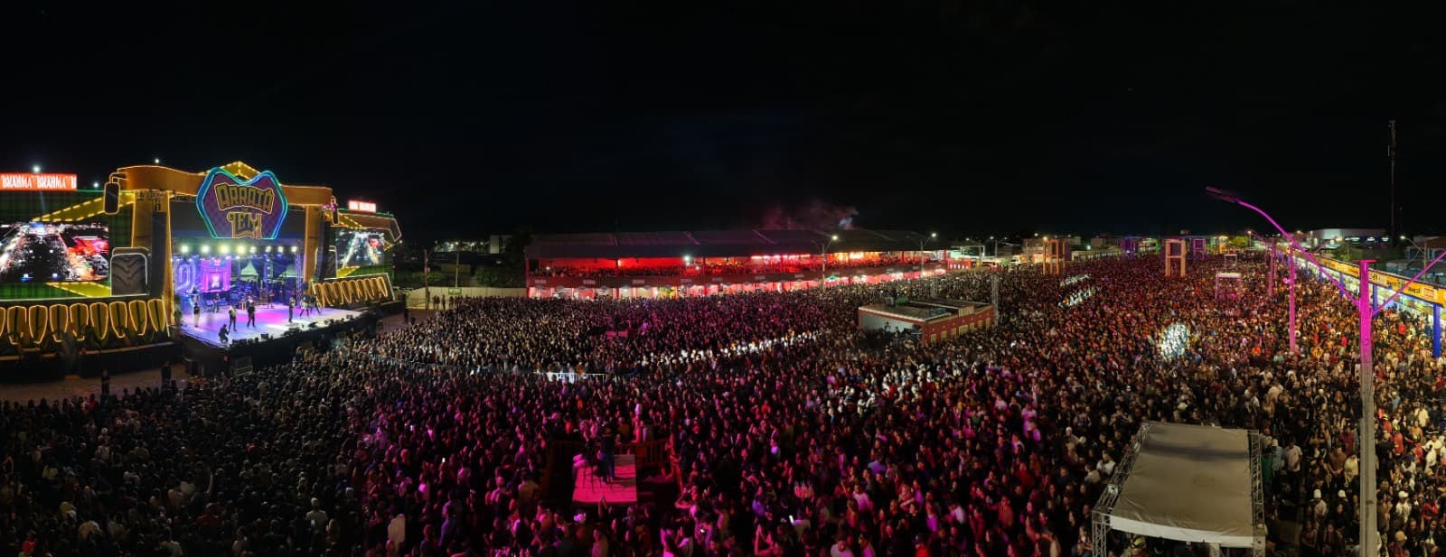 Público no Arraiá de LEM, festa junina de Luís Eduardo Magalhães, Bahia