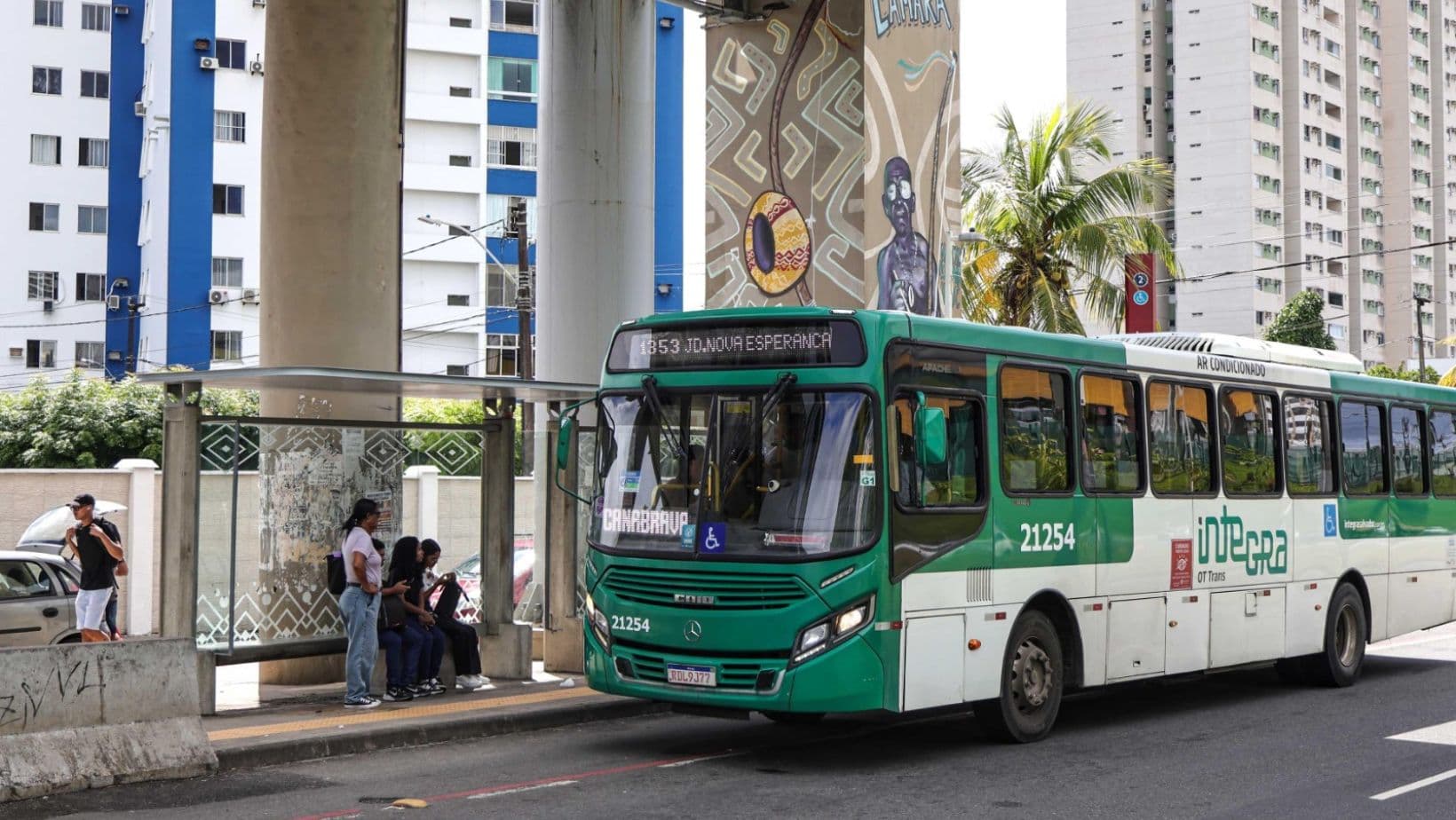 Ônibus do transporte público de Salvador com operação especial para jogo do Brasil na Copa do Mundo