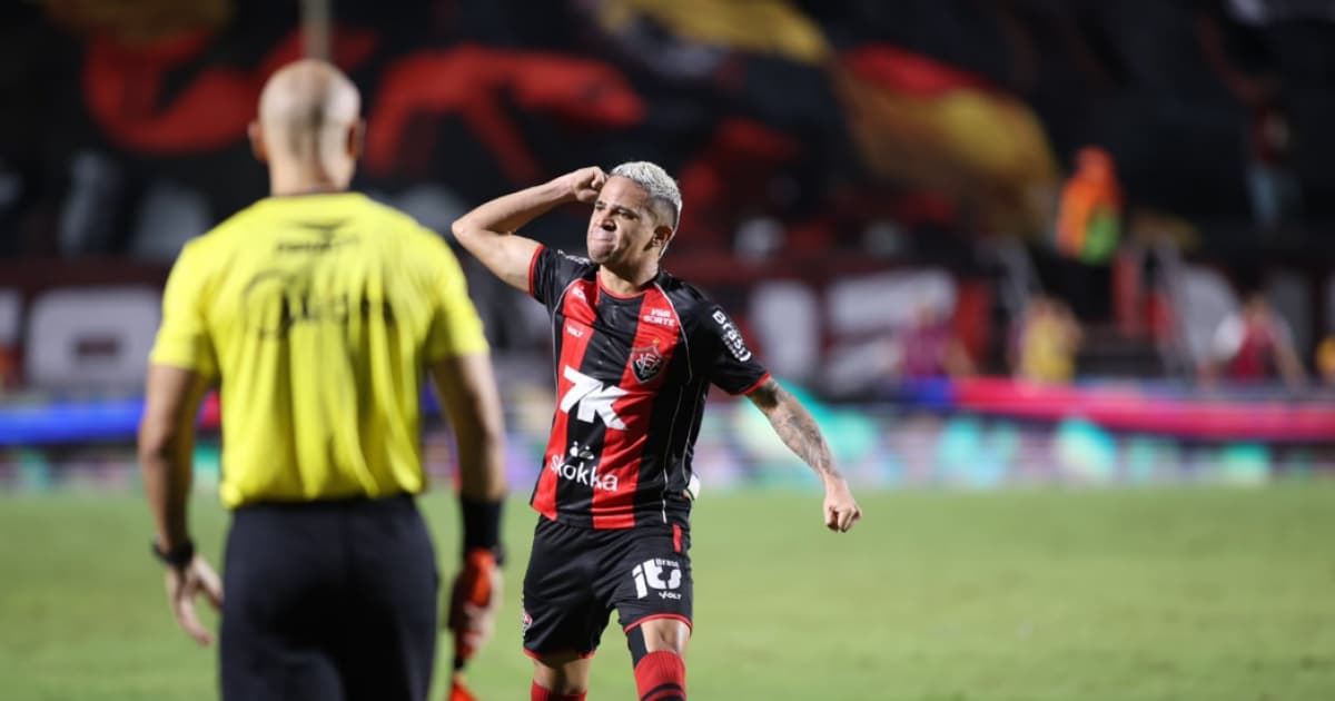 Jogadores do Vitória comemorando o título da Copa do Nordeste 2026 no Barradão