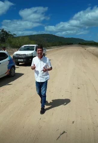 Obras de pavimentação da Rodovia do Moxotó que liga Pariconha (AL) a Pernambuco