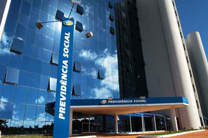 Fachada de agência do INSS no Brasil