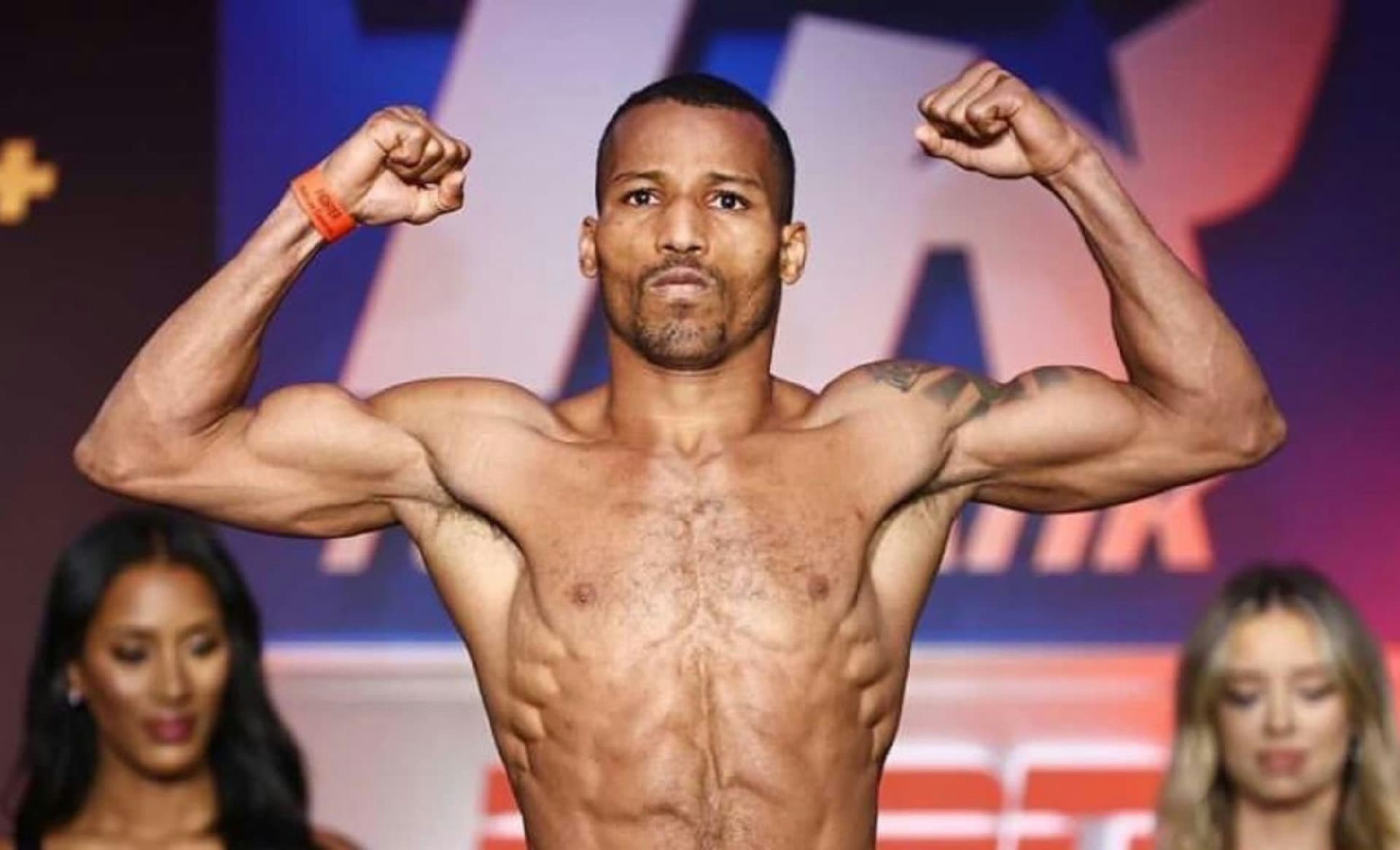 Robson Conceição na pesagem oficial em Las Vegas antes da luta pelo cinturão IBF dos pesos leves