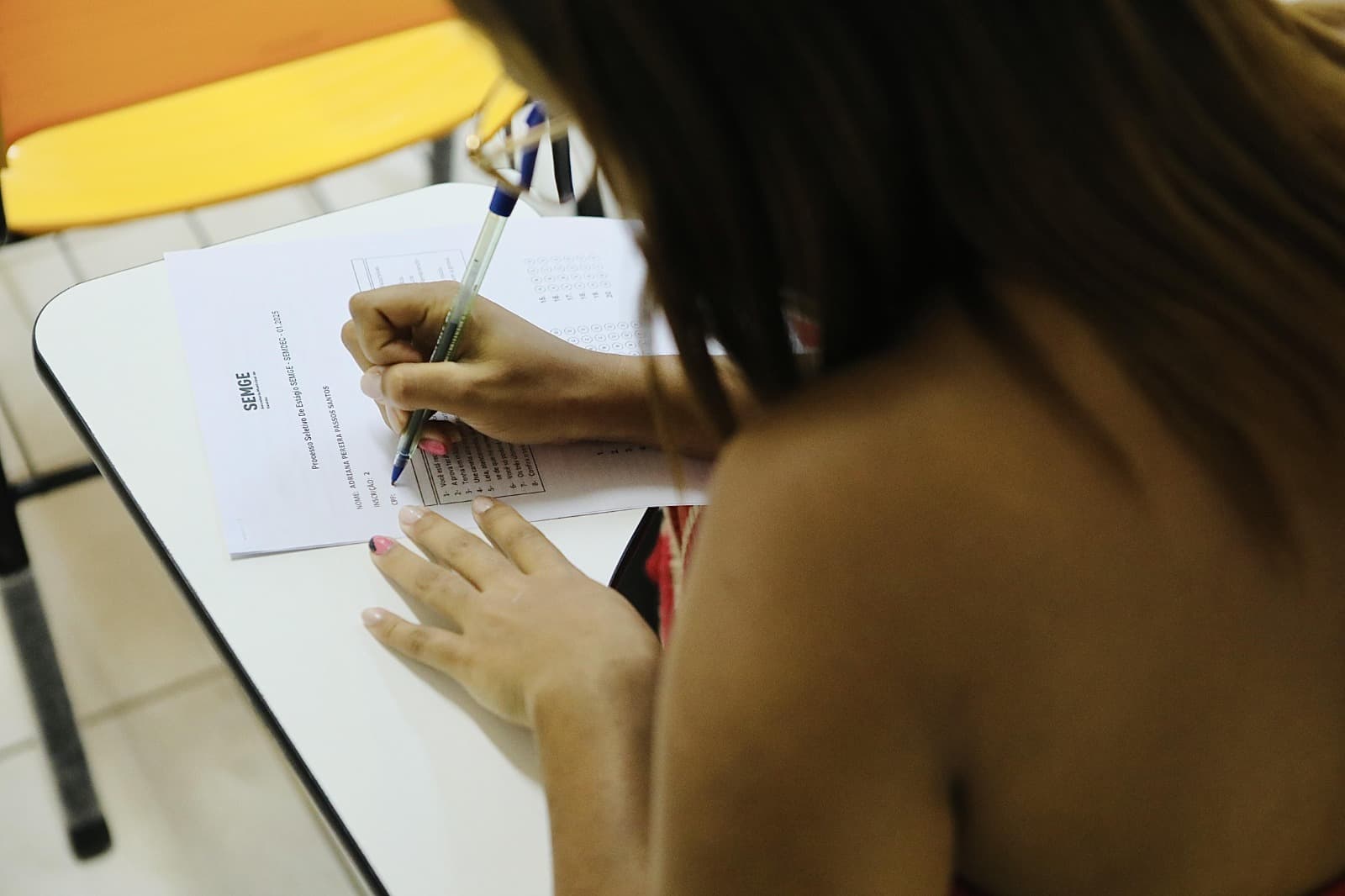 Estudantes universitários em atividade de estágio em empreendedorismo em Salvador