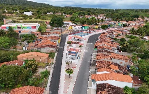 Retroescavadeira XCMG sendo entregue a município alagoano via convênio DNOCS