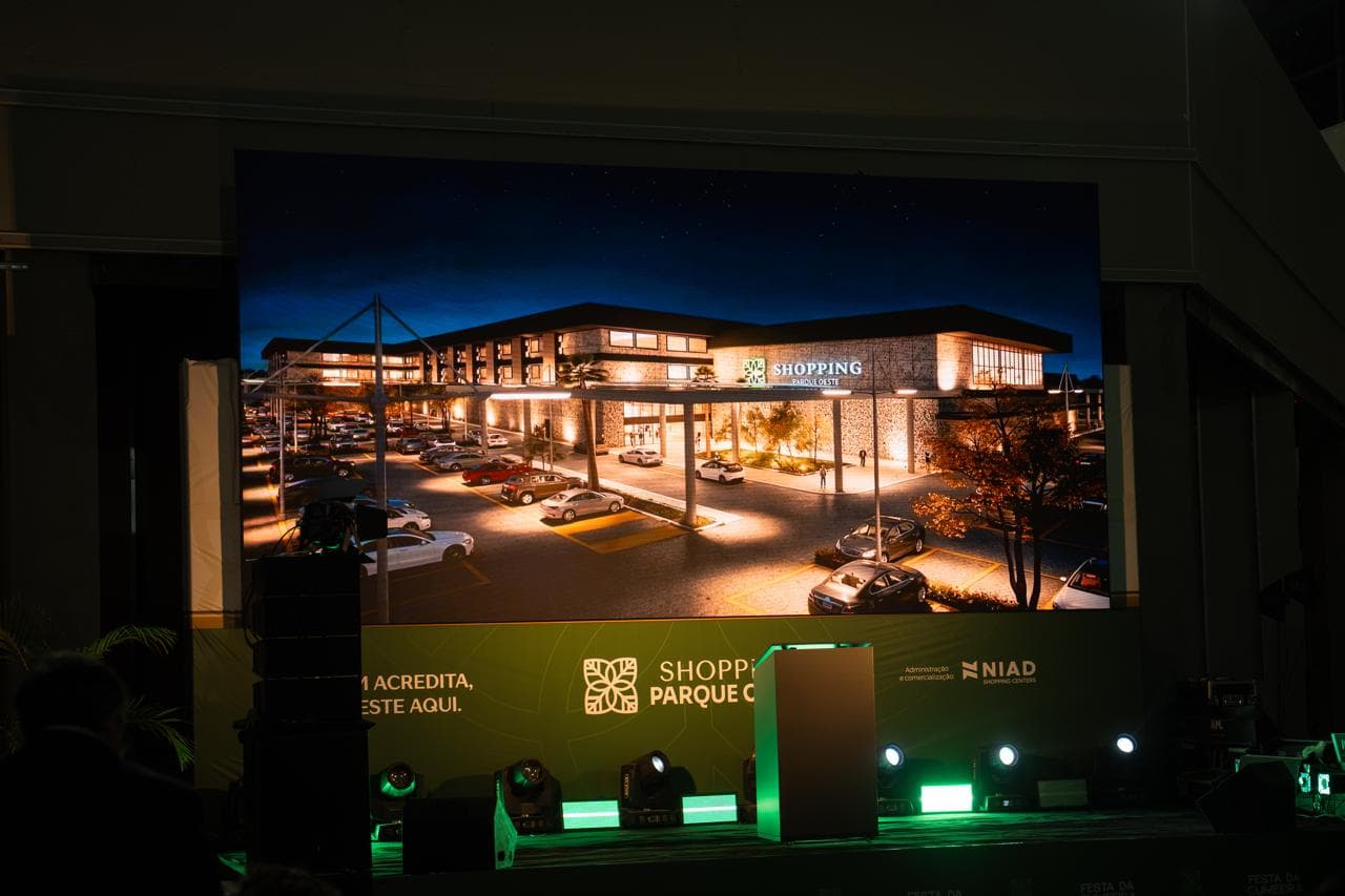 Shopping Parque Oeste em construção em Luís Eduardo Magalhães durante evento Festa da Cumeeira