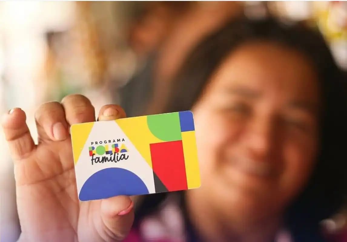 Família em unidade de saúde durante acompanhamento do Bolsa Família
