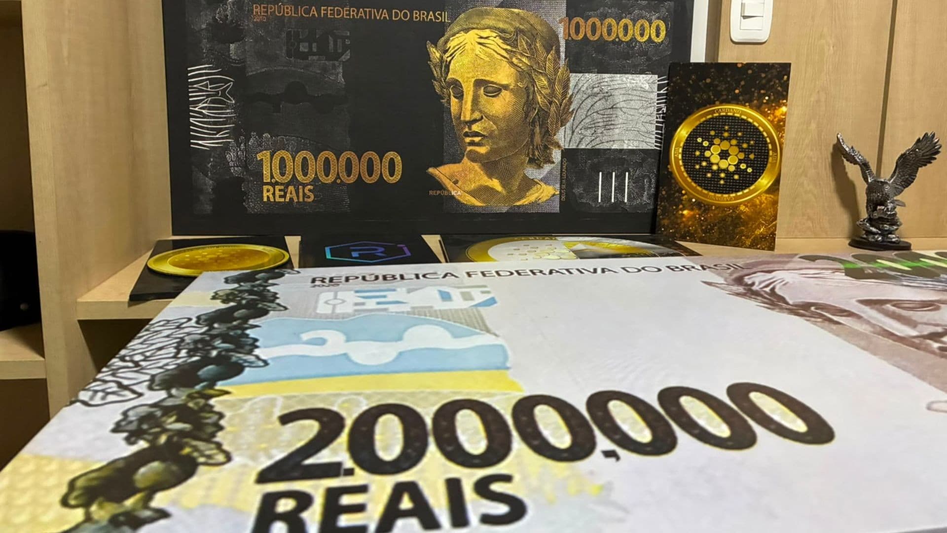 Operação policial contra golpe de falsa plataforma de investimentos em criptomoedas