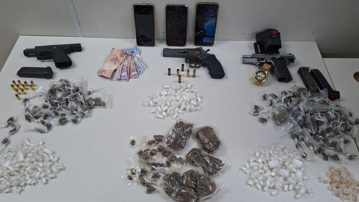 Policiais militares da Bahia durante operação em área urbana de Salvador