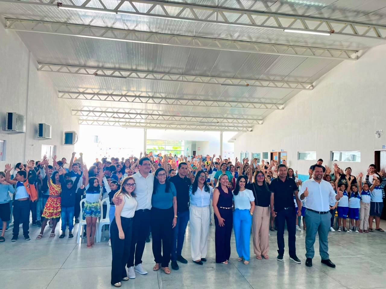Fachada reformada da Escola Municipal Dr. José Correia Filho no Jardim Cordeiro, em Delmiro Gouveia