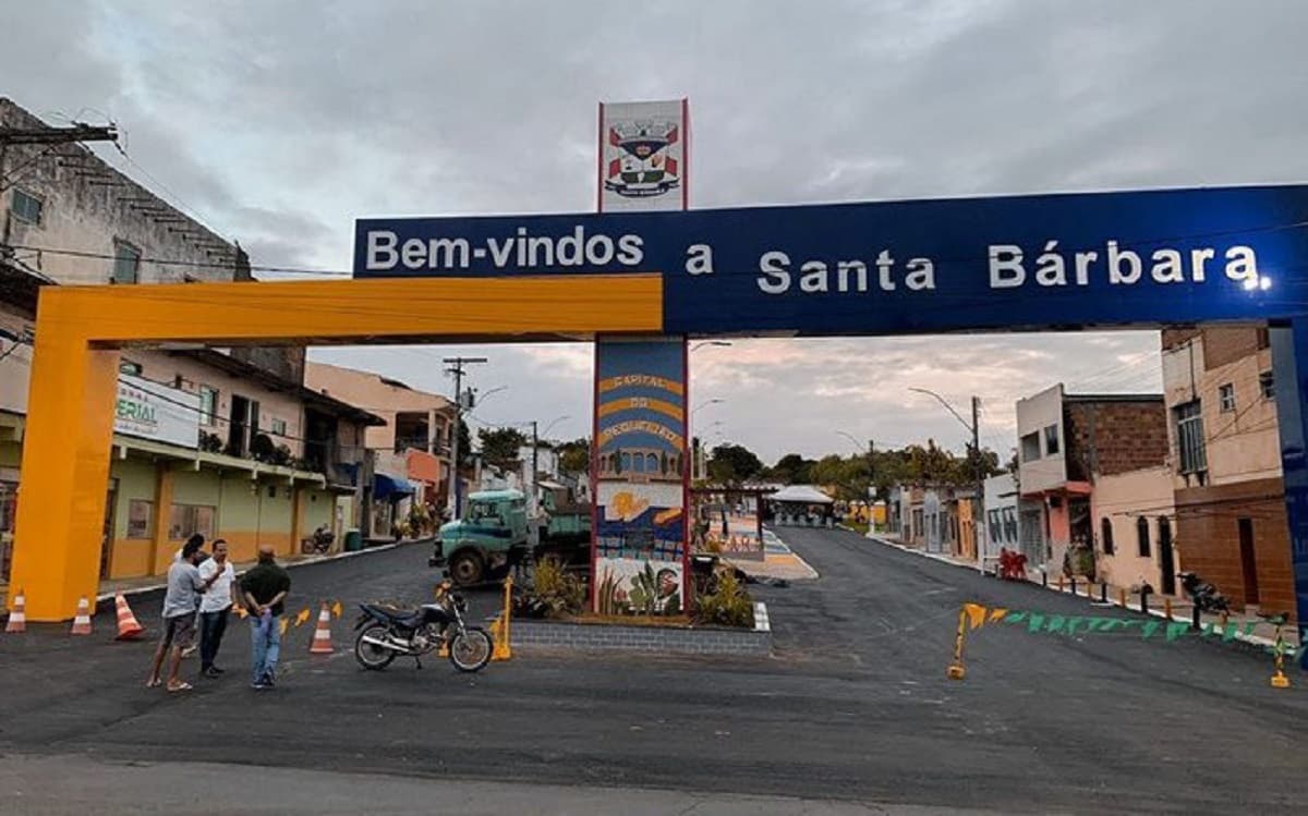 Fachada de prédio público de secretaria municipal na Bahia