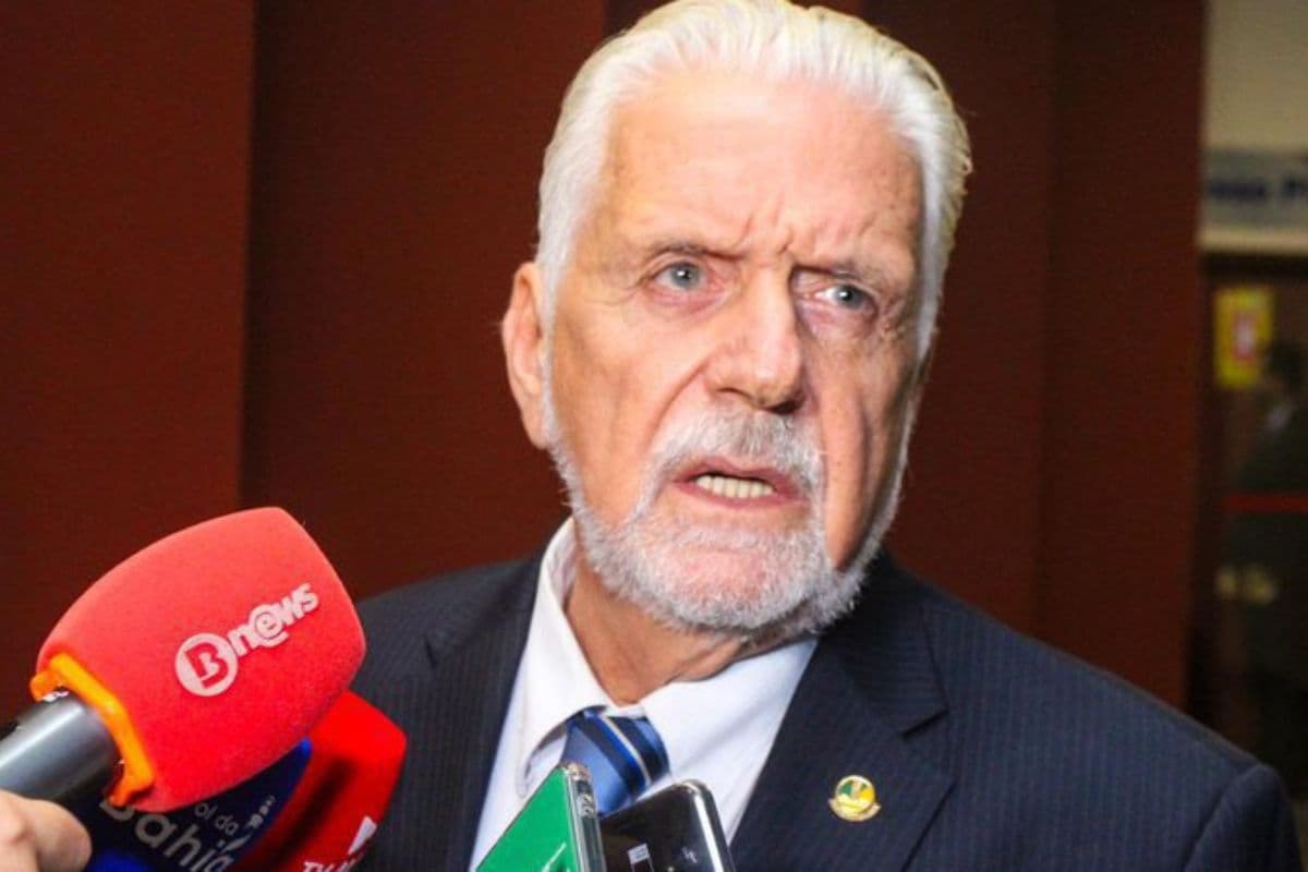 Senador Jaques Wagner durante sessão no Senado Federal