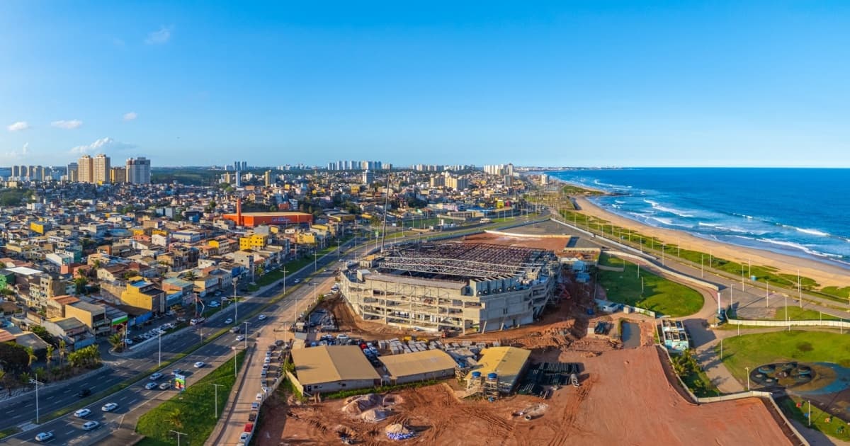 Obras da Arena Multiuso Antônio Balbino na Boca do Rio, Salvador, com 68% de execução