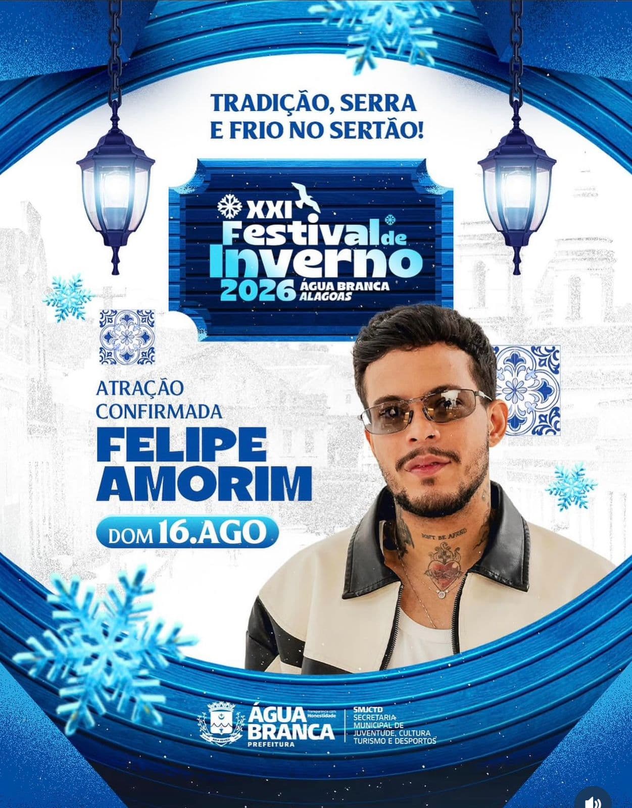 Palco do Festival de Inverno de Água Branca com público e iluminação noturna na serra alagoana