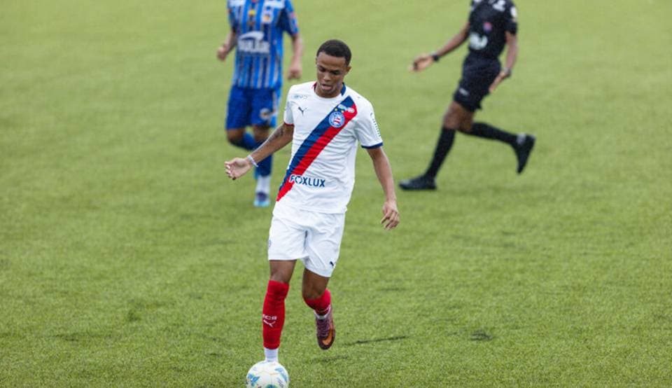 Jogadores do sub-20 disputando partida pelo Campeonato Baiano
