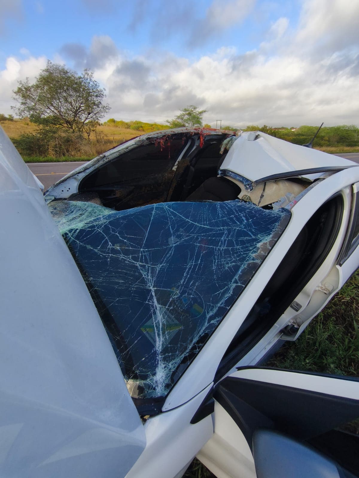 Ambulância do Samu presta atendimento em rodovia após acidente de trânsito