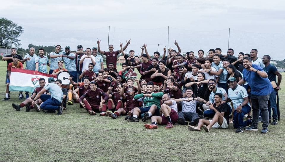 Jogadores do Fluminense de Feira comemorando classificação para a Copa São Paulo de Futebol Júnior 2027